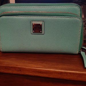 Dooney & Bourke wallet